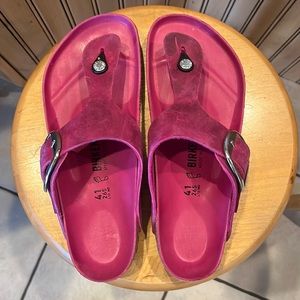 Birkenstock Gizeh Big Buckle fuschia leather sandal. Excellent condition. 41
